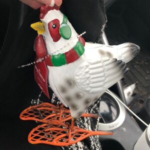 ❤️🐔Adorable metal decor Rooster with Snowshoes❄️NWT